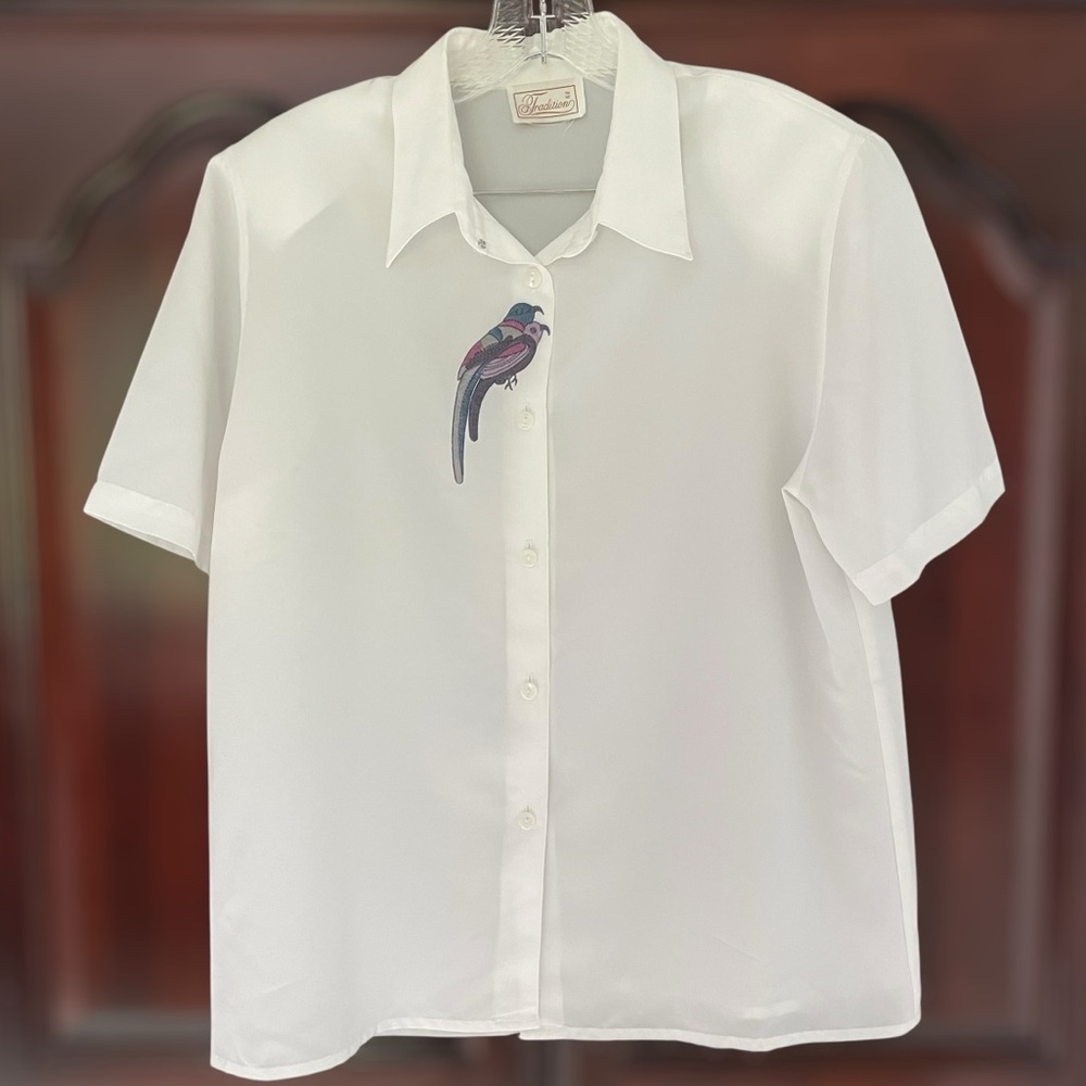 Vintage 80s embroidered design short sleeved polyester Hudson's Bay blouse med